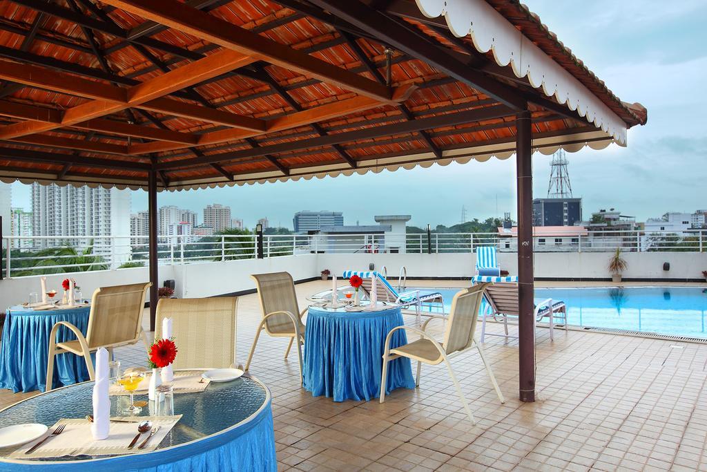 Hotel Park Residency, Kakkanad Kochi Zewnętrze zdjęcie